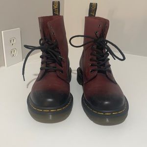Doc Martens women boots!! Like New!!